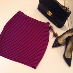 PENCIL SKIRT.  Stretchy. Fuchsia / Black. PullOn